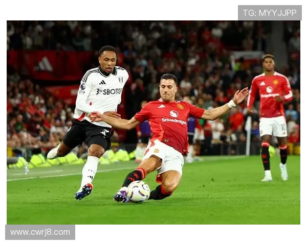 马奎尔:过去几年利物浦占据优势 希望今晚球迷能够享受比赛 马奎尔:过去几年利物浦占据优势 希望今晚球迷能够享受比赛