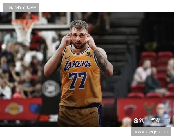 原创湖人陷球权分配问题，东契奇打法引不满，詹姆斯为保纪录刷分被嘲讽